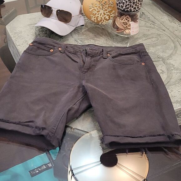 Levis BERMUDA JEAN SHORTS 32 - Picture 1 of 7